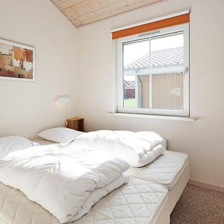 6 Person Holiday Home On A Holiday Park In 그라스텐 외부 사진