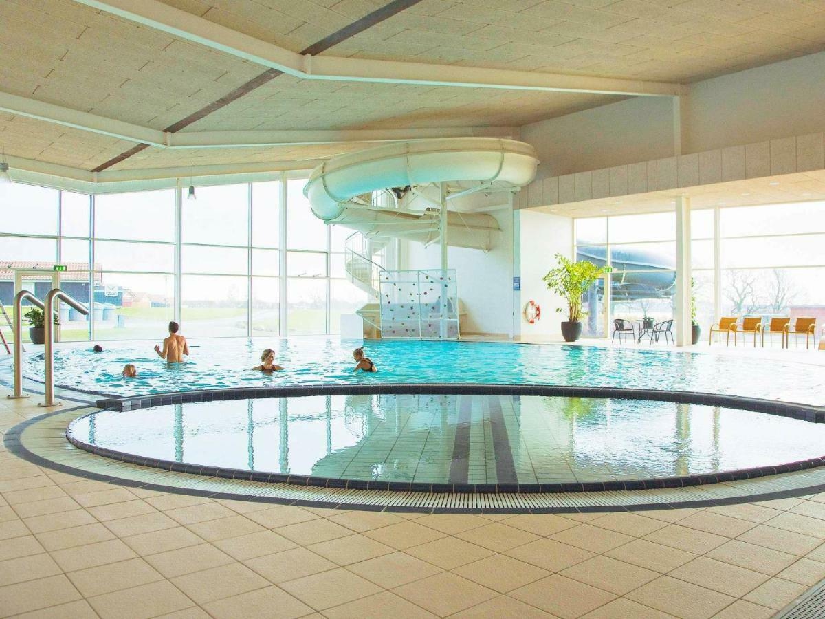 6 Person Holiday Home On A Holiday Park In 그라스텐 외부 사진